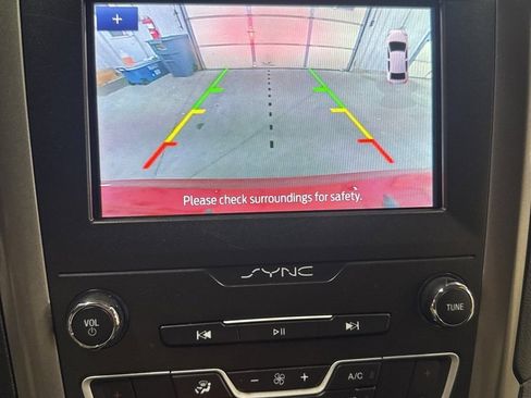 Used 2020 Ford Fusion SE image 25