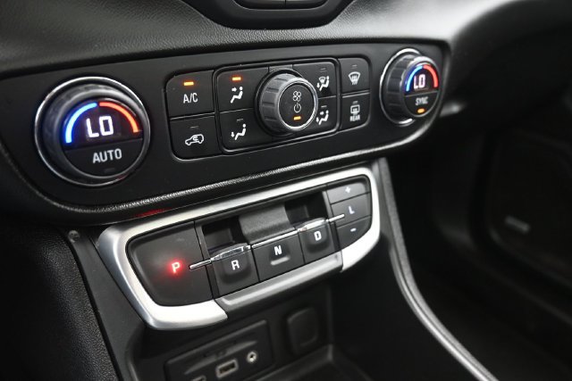 Used 2022 GMC Terrain SLT w/ Infotainment Package II FWD image 33