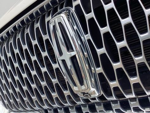 Used 2022 Lincoln Corsair Reserve w/ Equipment Group 201A image 4