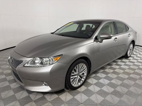 Used 2015 Lexus ES 350 w/ Ultra Luxury Package FWD image 9