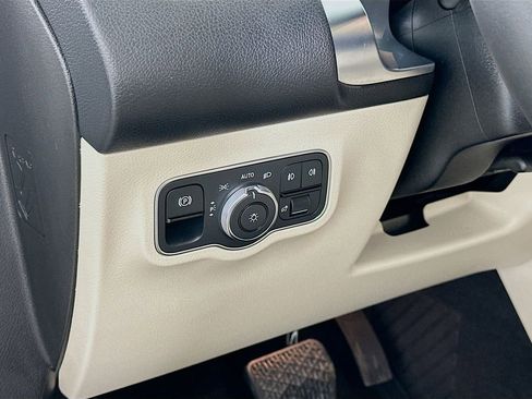 Used 2021 Mercedes-Benz GLB 250 image 10