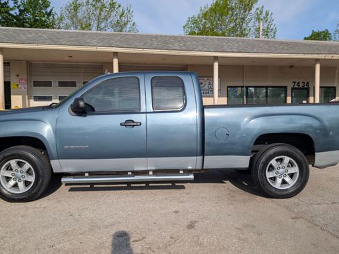 Used 2013 GMC Sierra 1500 SLE w/ Power Tech Package AWD/4WD image 2