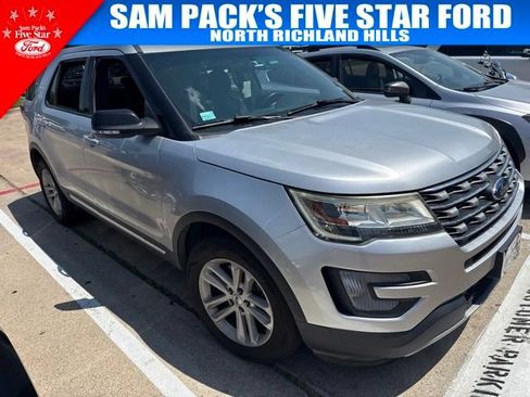 Used 2016 Ford Explorer XLT FWD image 3