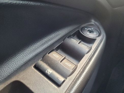 Used 2019 Ford Escape S image 27