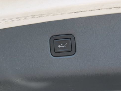 Used 2020 Chevrolet Blazer LT w/ Sound & Technology Package FWD image 14