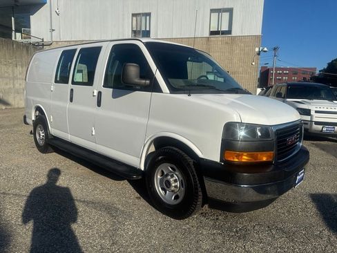 Used 2019 GMC Savana 2500 w/ Driver Convenience Package RWD image 33