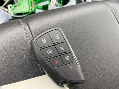 Used 2025 Chevrolet Suburban Z71 AWD/4WD image 37