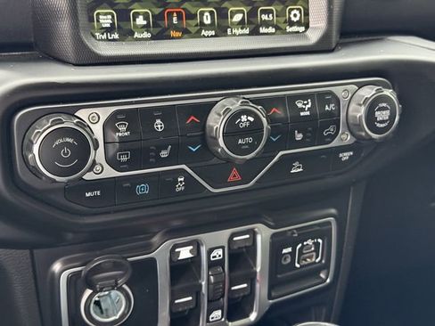 Used 2021 Jeep Wrangler Unlimited Sahara w/ Cold Weather Group AWD/4WD image 17