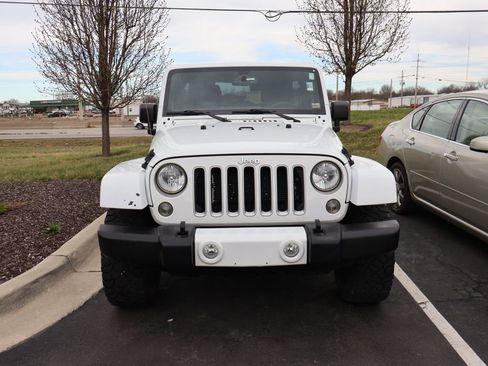 Used 2016 Jeep Wrangler Unlimited Sahara w/ Connectivity Group image 3