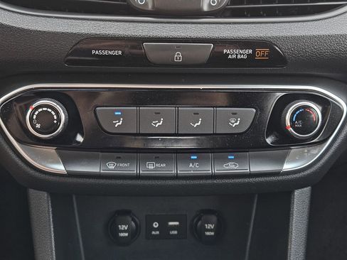 Used 2018 Hyundai Elantra GT FWD image 14