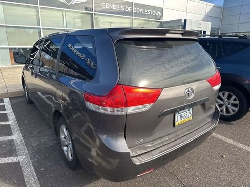 Used 2013 Toyota Sienna L image 7