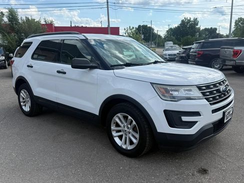 Used 2017 Ford Explorer FWD image 3