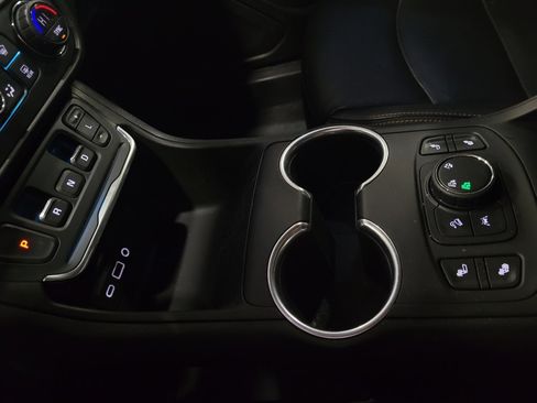 Used 2020 GMC Terrain SLT AWD/4WD image 26