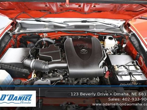 Used 2016 Toyota Tacoma TRD Off-Road AWD/4WD image 45