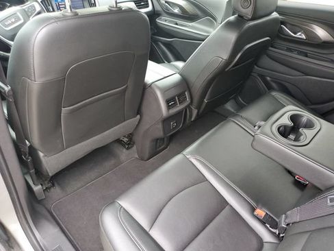 Used 2024 GMC Terrain SLT AWD/4WD image 12