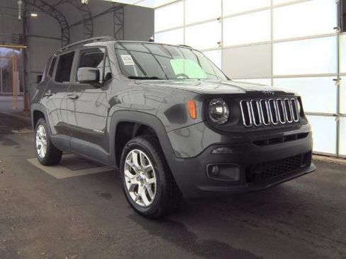 Used 2017 Jeep Renegade Latitude image 4
