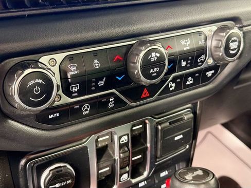Used 2024 Jeep Wrangler Unlimited Rubicon AWD/4WD image 16