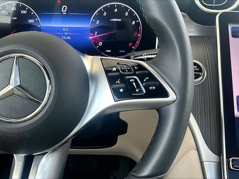 Used 2024 Mercedes-Benz GLC 300 image 22
