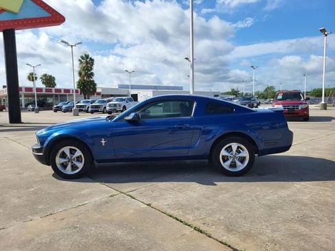 Used 2008 Ford Mustang Premium RWD image 2