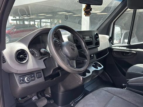Used 2021 Freightliner Sprinter 2500 RWD image 13