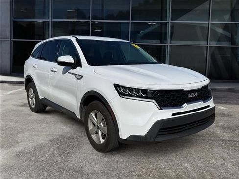 Used 2023 Kia Sorento LX FWD image 2