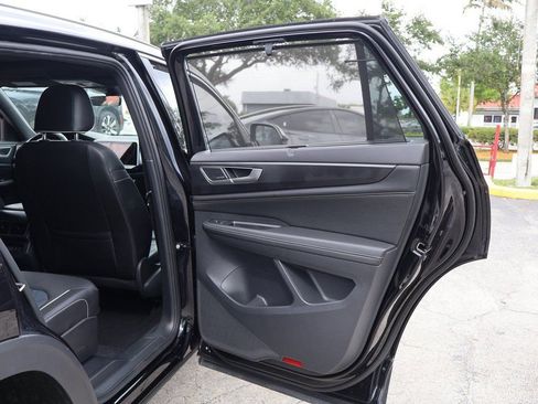 Used 2024 Volkswagen Atlas Cross Sport SEL Premium R-Line AWD/4WD image 32