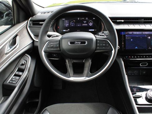 Used 2026 Jeep Grand Cherokee Altitude AWD/4WD image 13