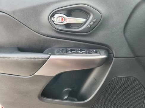 Used 2019 Jeep Cherokee Limited image 22