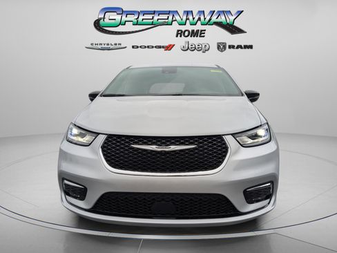 New 2026 Chrysler Pacifica Select image 3