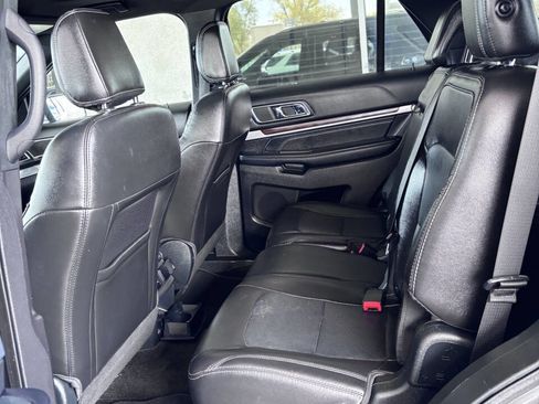 Used 2018 Ford Explorer Limited image 16