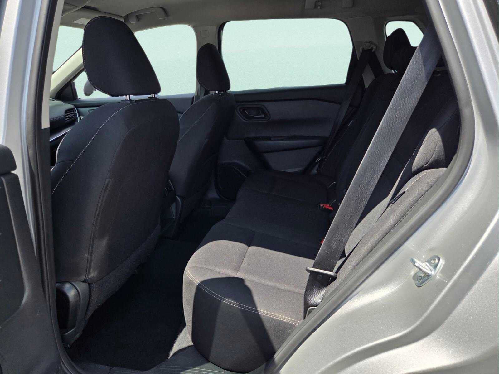 Used 2024 Nissan Rogue S FWD image 11