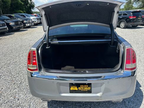 Used 2014 Chrysler 300 C image 9