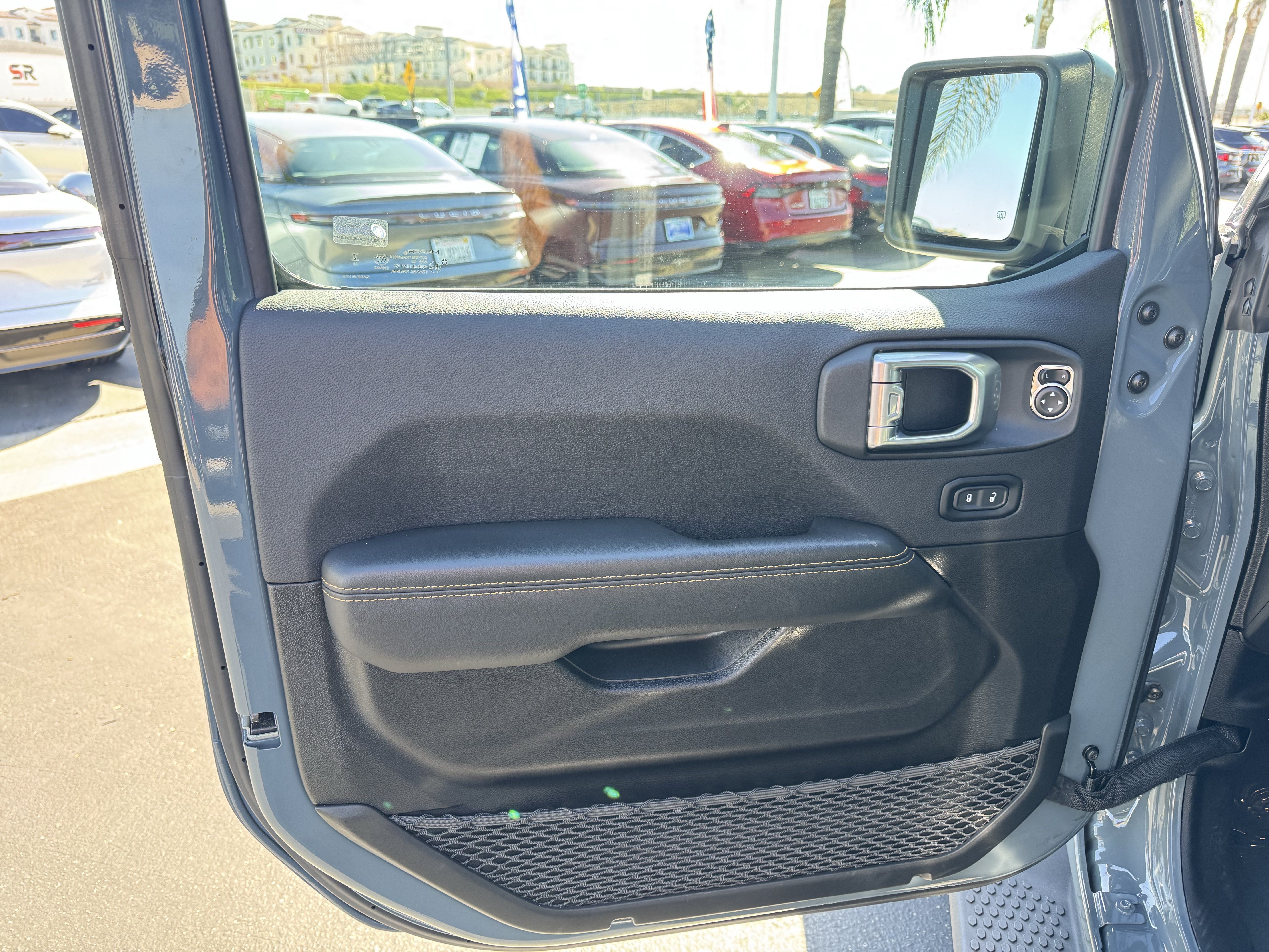 Used 2024 Jeep Wrangler Unlimited Sahara AWD/4WD image 12