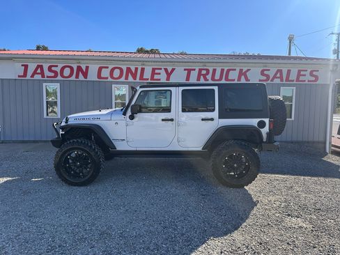 Used 2018 Jeep Wrangler Unlimited Rubicon w/ Connectivity Group image 1