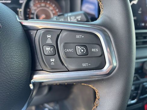 Used 2024 Jeep Wrangler Unlimited Sahara AWD/4WD image 17