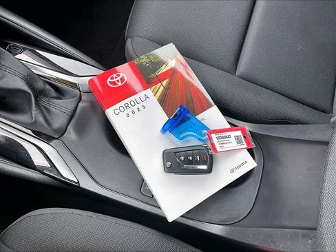Used 2025 Toyota Corolla LE FWD image 31