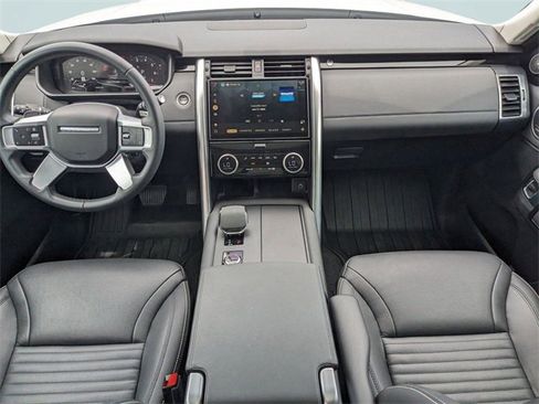 Used 2024 Land Rover Discovery S image 22
