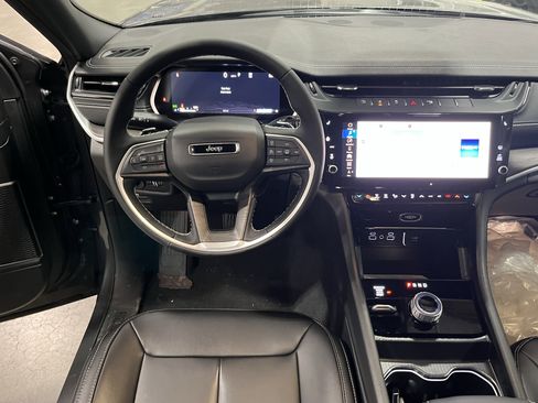New 2026 Jeep Grand Cherokee L Limited AWD/4WD image 11