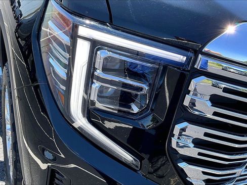 Used 2023 GMC Sierra 1500 Denali w/ Technology Package AWD/4WD image 30