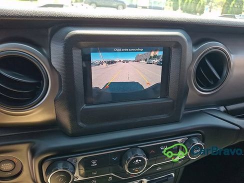 Used 2022 Jeep Gladiator Sport AWD/4WD image 18