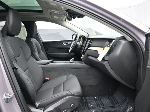 New 2026 Volvo XC60 B5 Plus w/ Protection Package Premier AWD/4WD image 28