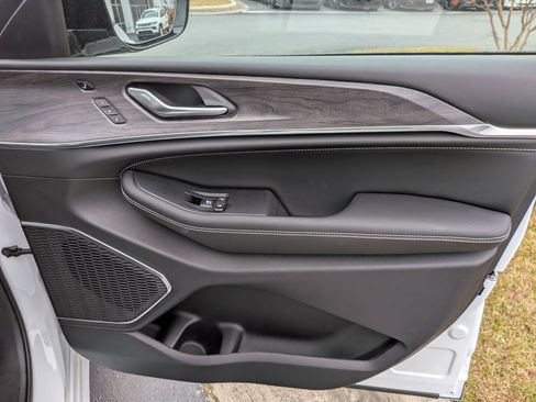 New 2025 Jeep Grand Cherokee L Overland w/ Advanced Protech Group III image 40