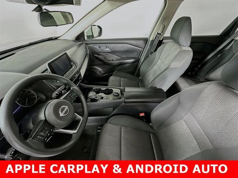 Used 2024 Nissan Rogue SV image 2