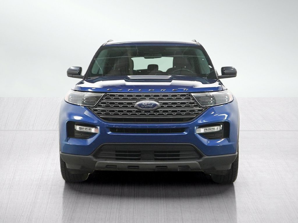Used 2022 Ford Explorer XLT w/ XLT Sport Appearance Package AWD/4WD image 8