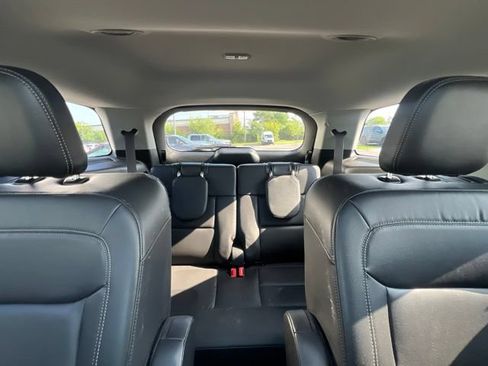 Used 2020 Ford Explorer XLT w/ Equipment Group 202A AWD/4WD image 19