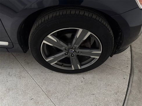 Used 2017 Volvo XC60 T6 Dynamic w/ Preferred Option Package image 19