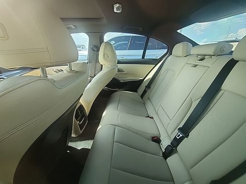 Used 2023 BMW 330i Sedan w/ M Sport Package RWD image 3