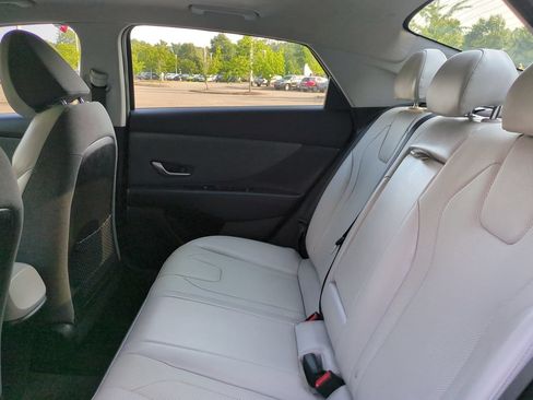 Used 2023 Hyundai Elantra Limited w/ Preferred Accessory Package FWD image 13