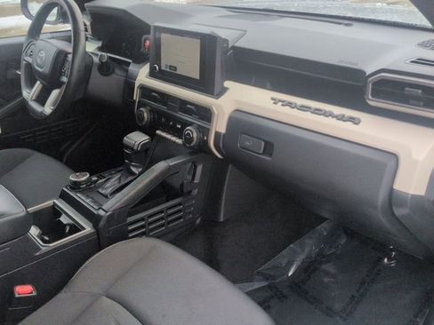 Used 2024 Toyota Tacoma TRD Off-Road image 26