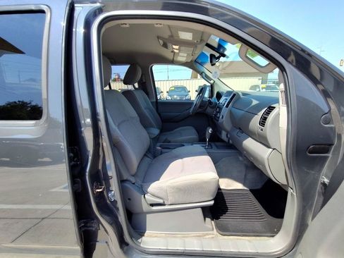 Used 2013 Nissan Frontier SV w/ SV Value Truck Pkg AWD/4WD image 42
